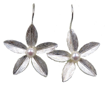 Ohrhänger silber matt mit Perle Blumendesign